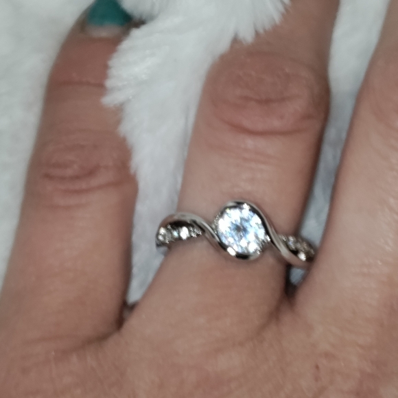 Hannah Martin Luxury Ring, US size 8 - Picture 6 of 8